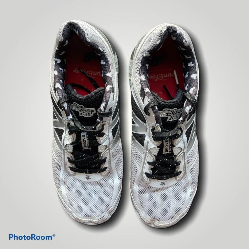 New Balance 860 Run Disney Minnie Mouse Sneakers White/Black Size 9